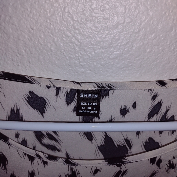 Medium new top - Picture 2 of 6